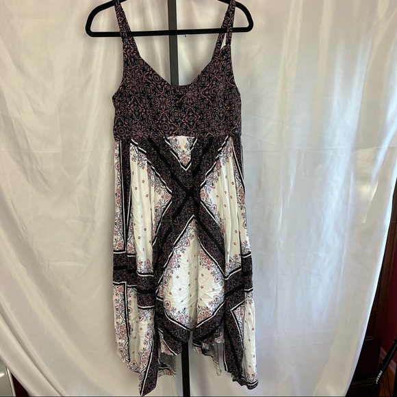 Torrid Floral Challis Handkerchief Dress, size 00 (10) - Picture 2 of 9